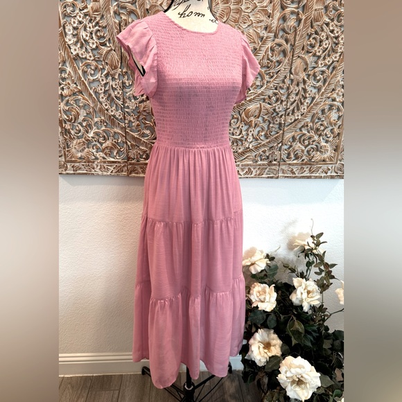Lee Pink, Super Soft, Lightweight, Smocked Top, Tiered Skirt, Maxi Dress- size M - Picture 3 of 13